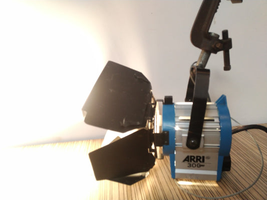 Arri Plus 300 Watt Fresnel Tungsten Light w/ Barn Doors