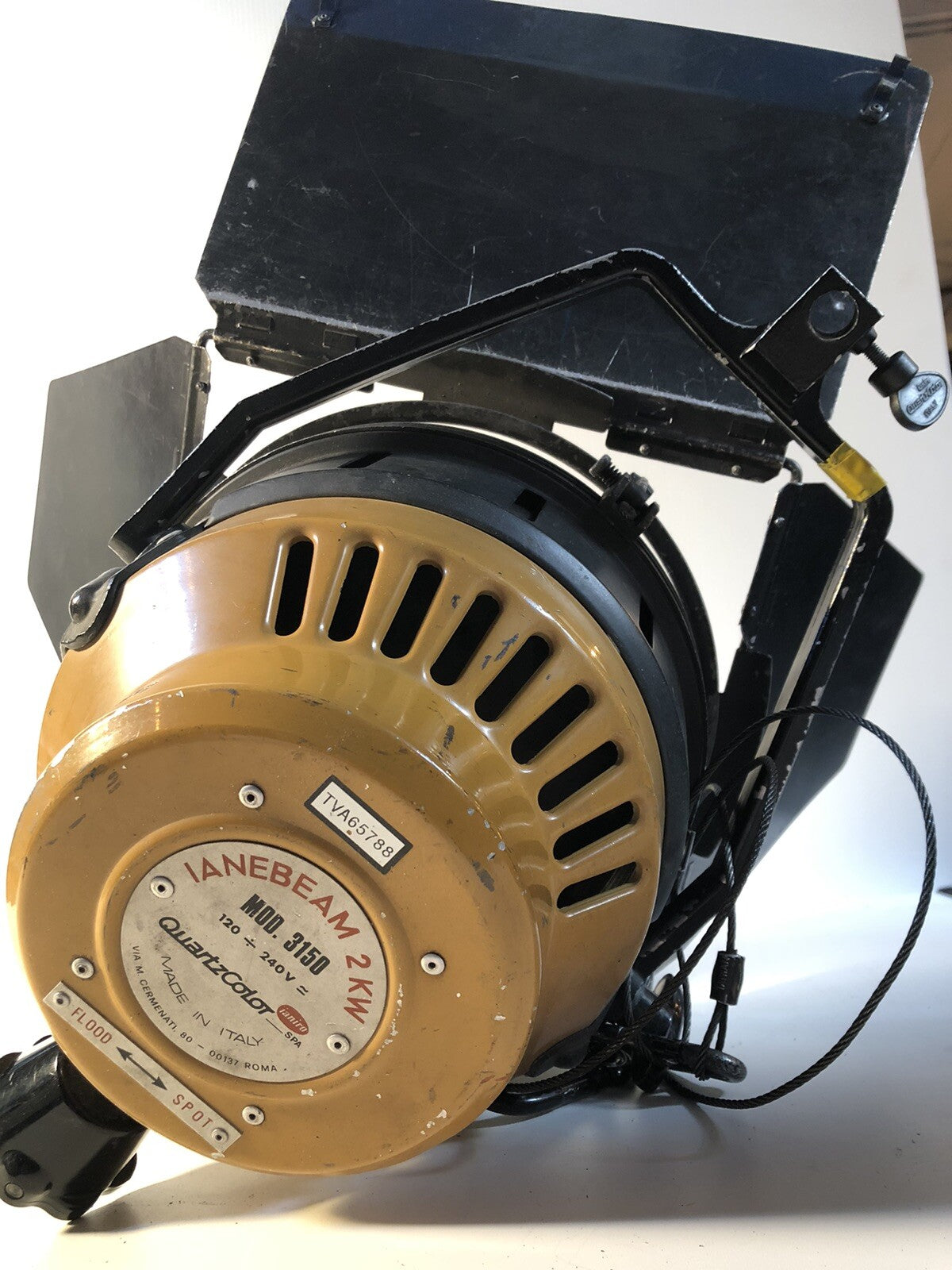 Quartz Color Ianebeam strand lighting 2kw blonde mod.3150