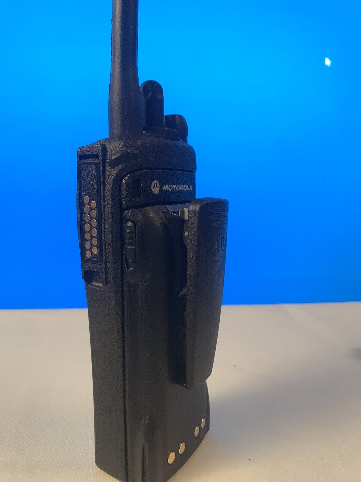 Motorola MT1500 UHF 48 Channel 380-470MHz Radio H67QDC9PW5BN With New Battery