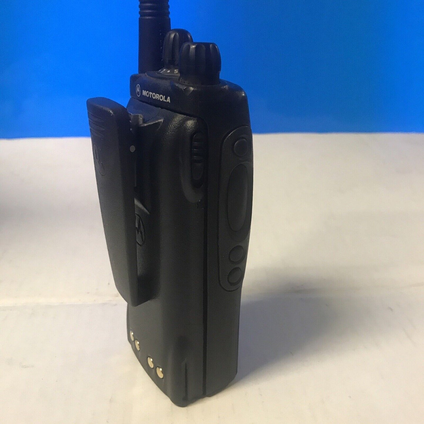 Motorola HT750 Two Way Radio *New Battery AAH25KDC9AA3AN