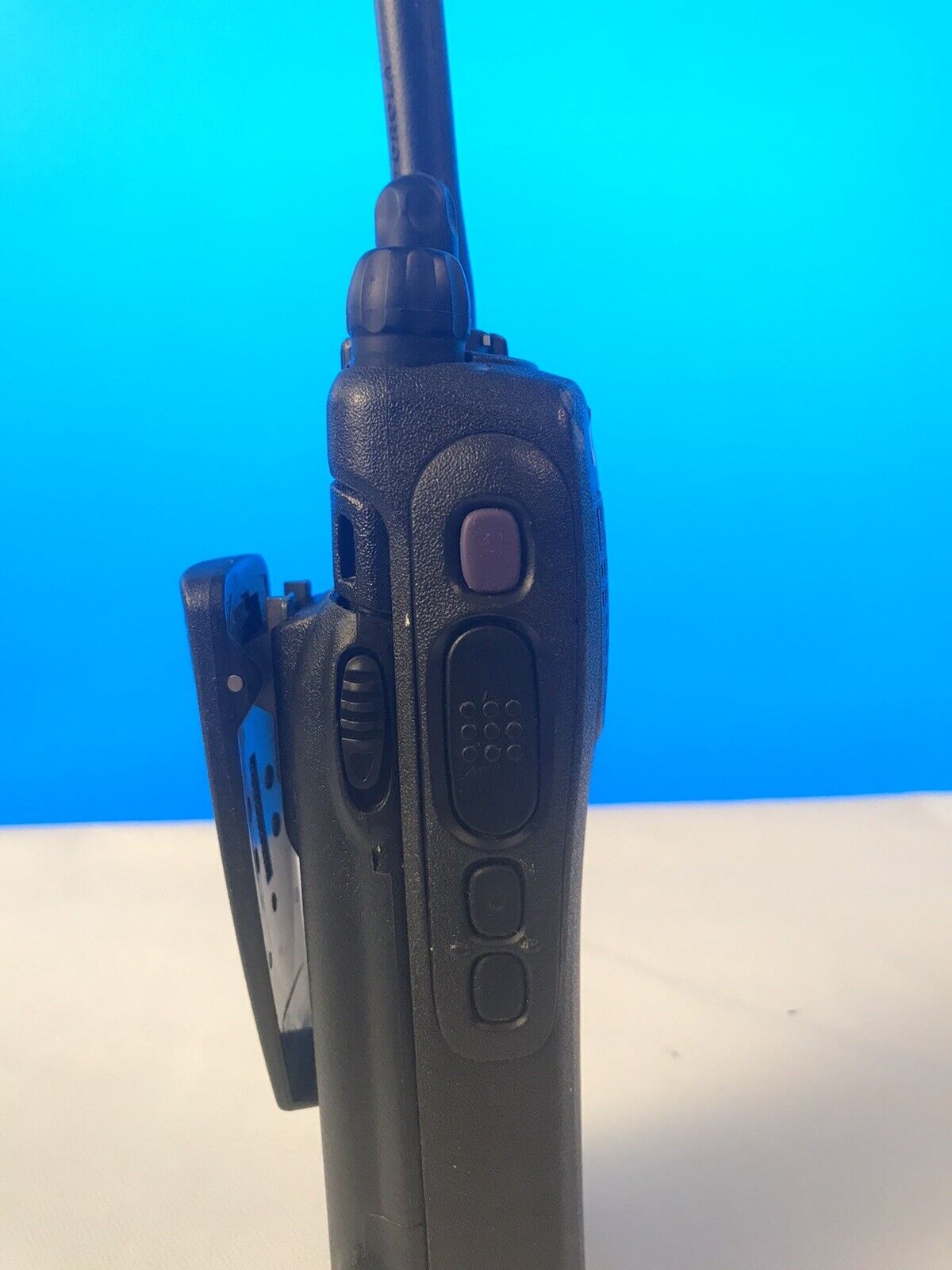 Motorola MT1500 UHF 48 Channel 380-470MHz Radio H67QDC9PW5BN With New Battery