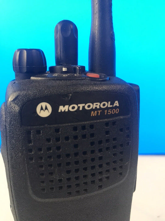Motorola MT1500 UHF 48 Channel 380-470MHz Radio H67QDC9PW5BN With New Battery