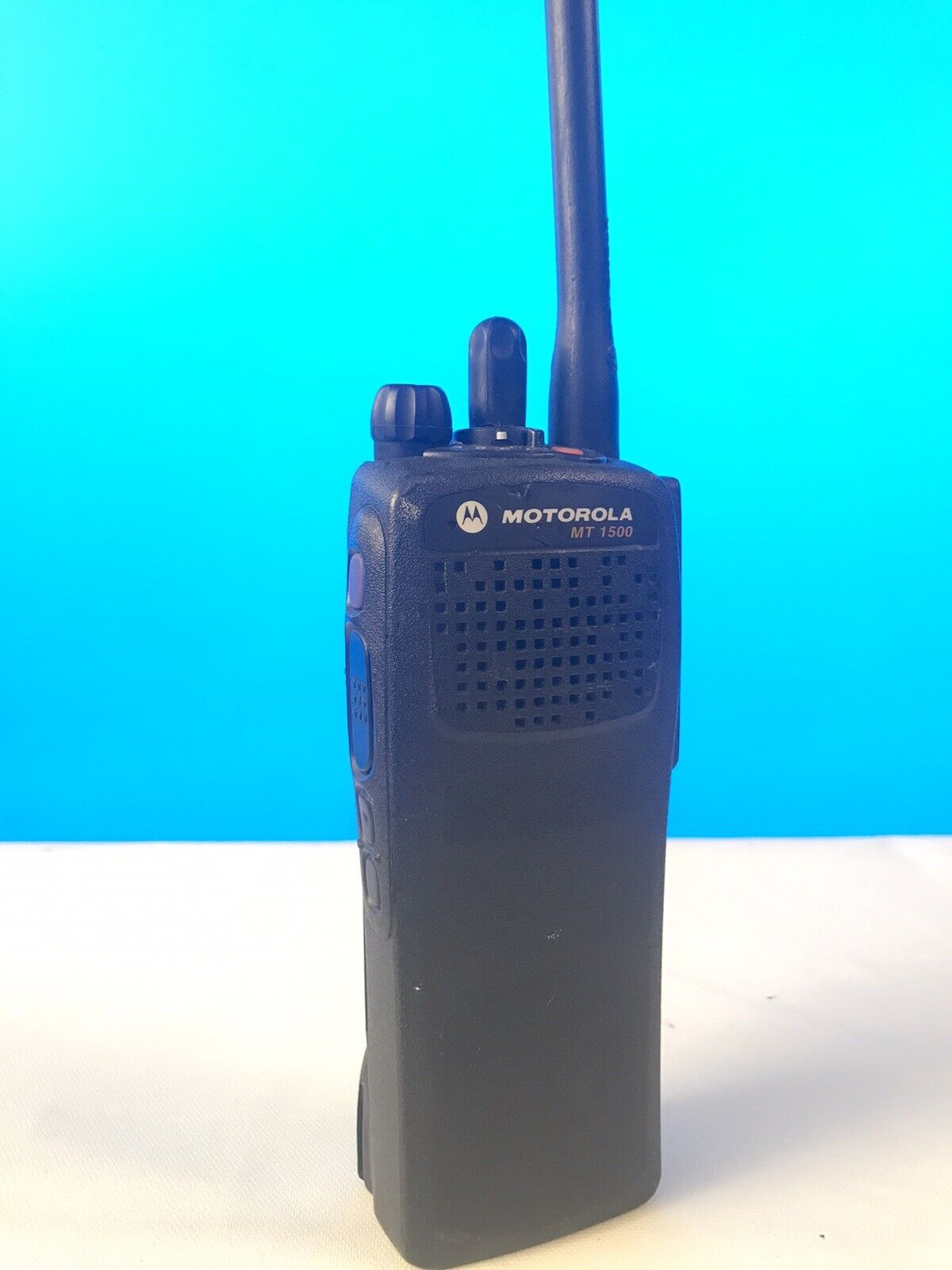 Motorola MT1500 UHF 48 Channel 380-470MHz Radio H67QDC9PW5BN With New Battery